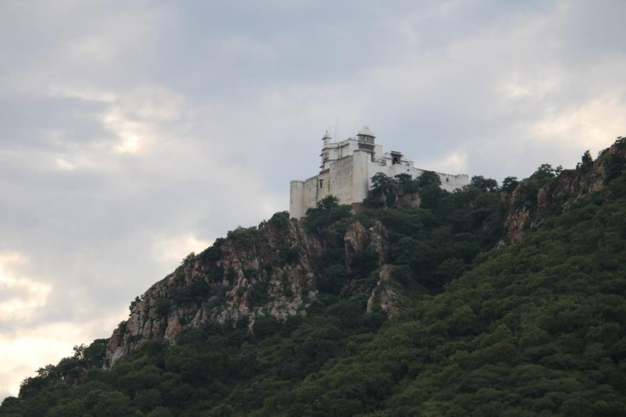 Hill Paradise Home Stay Udaipur Eksteriør bilde