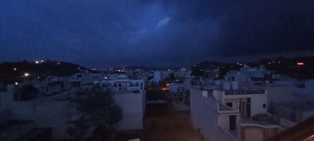 Hill Paradise Home Stay Udaipur Eksteriør bilde