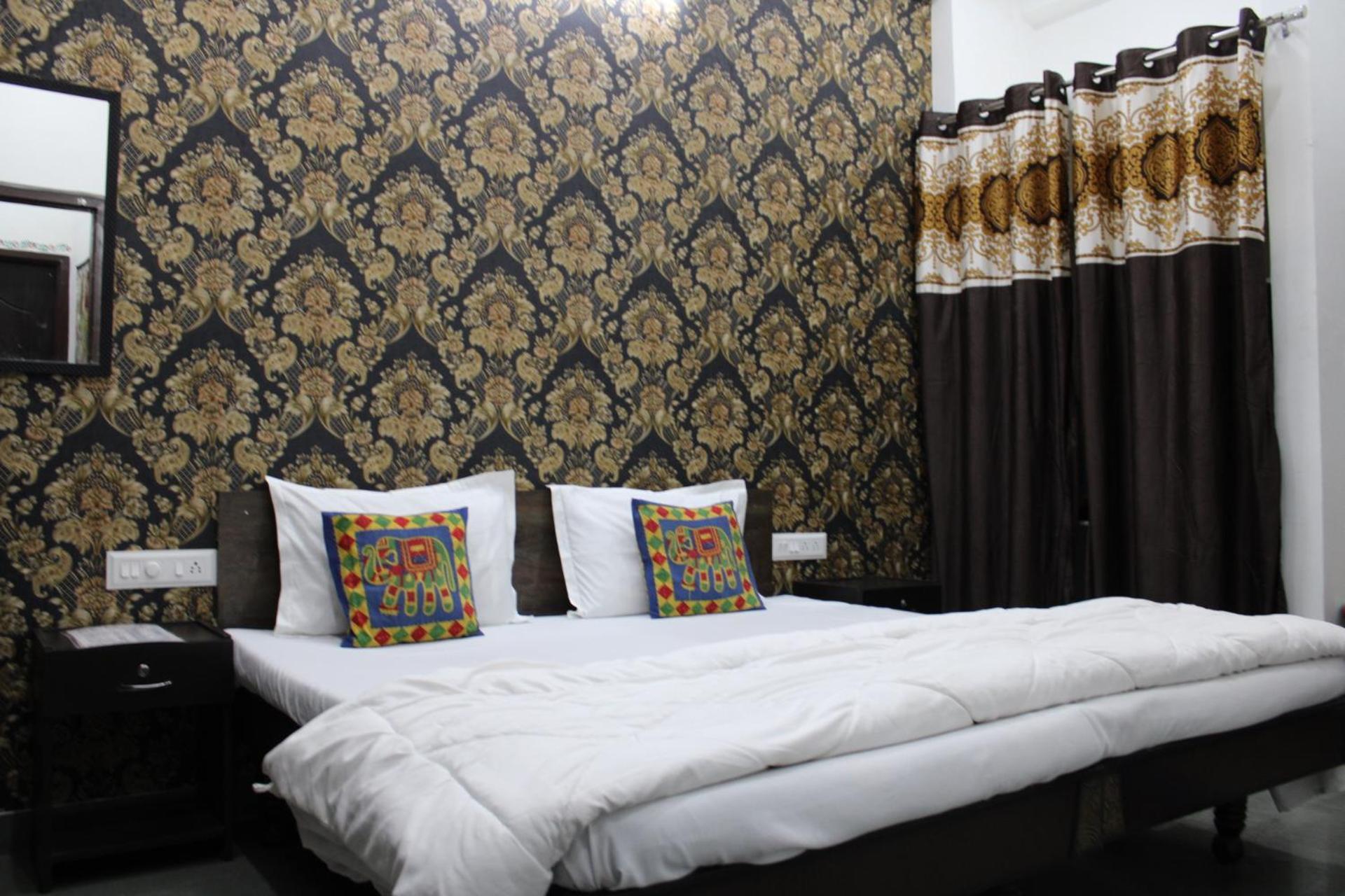 Hill Paradise Home Stay Udaipur Eksteriør bilde
